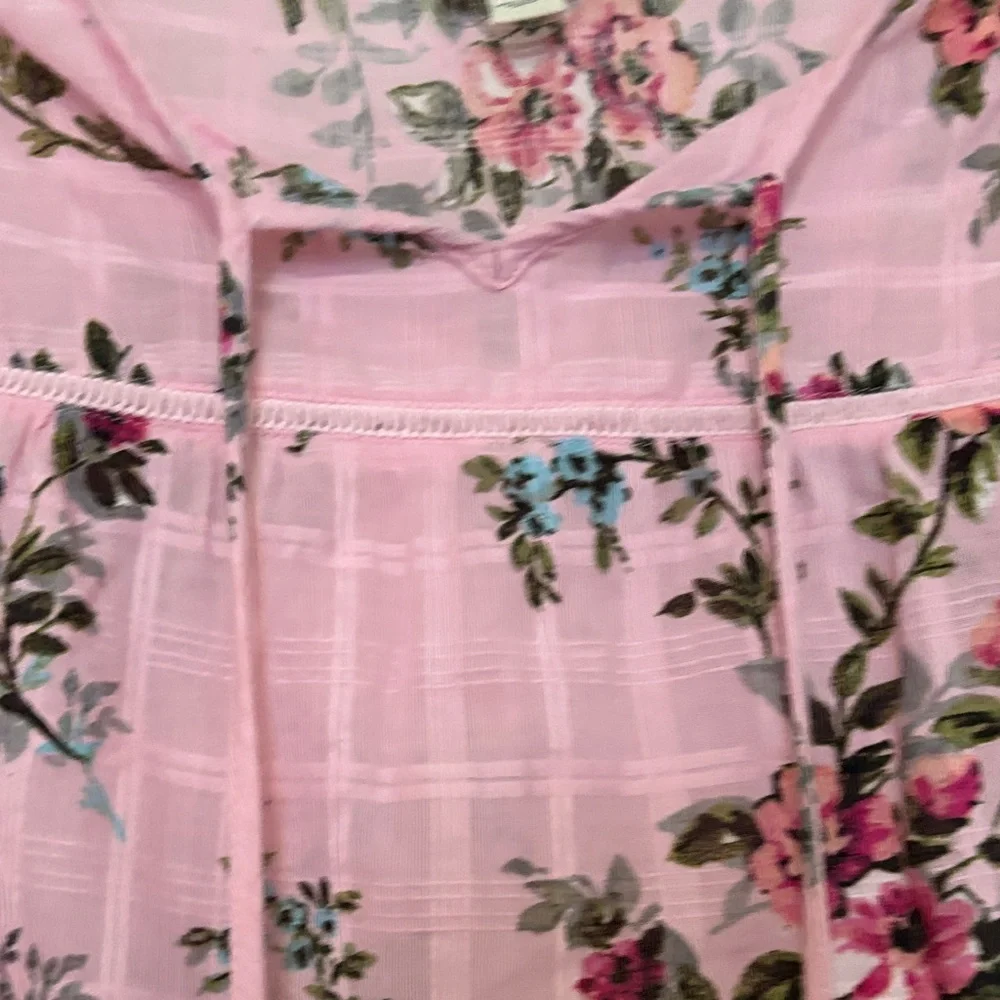 Chic Floral Lace-Trimmed Blouse in Pink - Picture 6 of 7